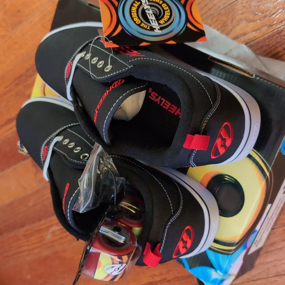 Heelys Pro 20 Mens Shoe Size 11 Black Red Tool Red Wheels Box Included New - Picture 6 of 11